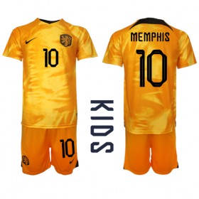 Baby Fußballbekleidung Niederlande Memphis Depay #10 Heimtrikot WM 2022 Kurzarm (+ kurze hosen)